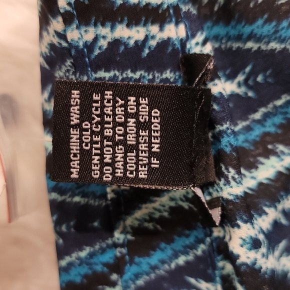 𝅺rue 21 long sleeve button front lightweight blouse size medium NWT - Picture 8 of 12